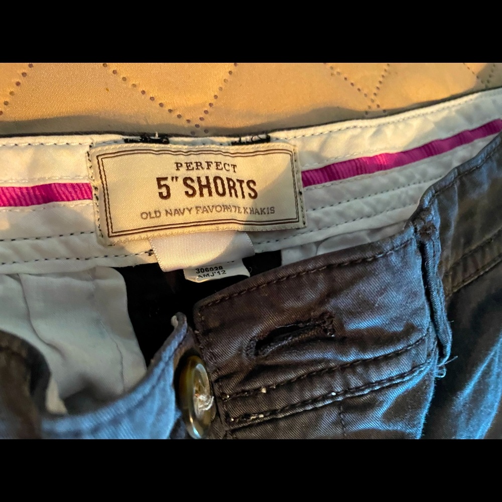 Womens 5” The Perfect shorts From Old Navy size 4